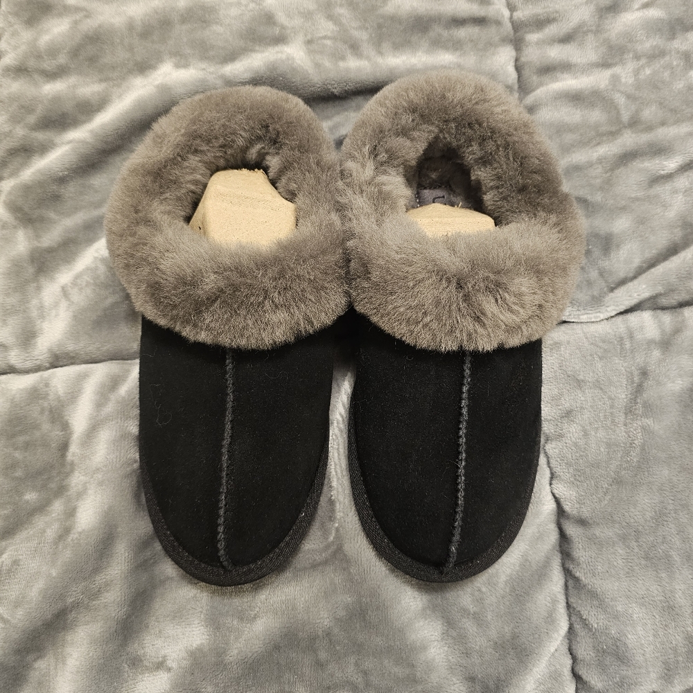 UGG SLIPPERS